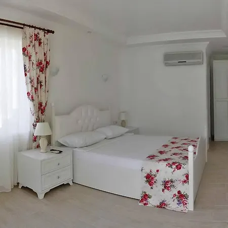 Yarimada Tatil Evi Селемие