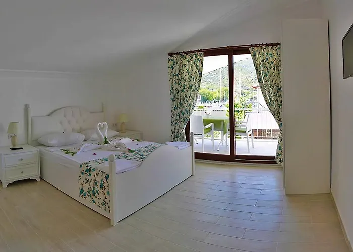 Yarimada Tatil Evi מלון 3*